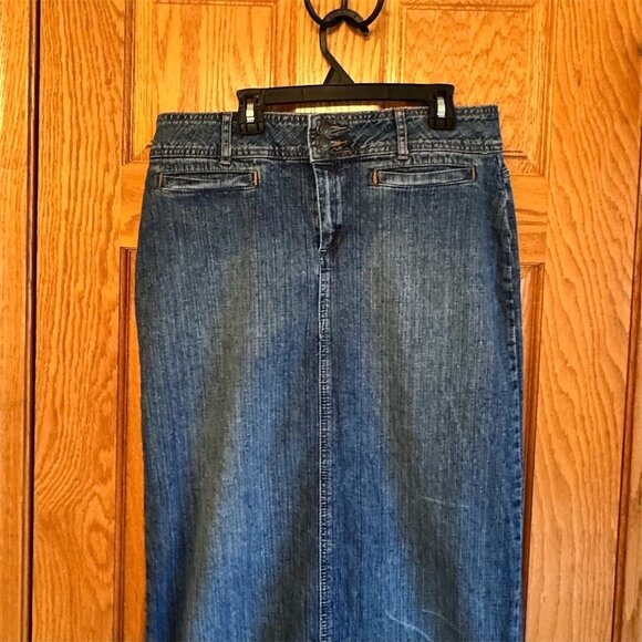 St. John's Bay Women's Size 8 Blue Denim Maxi Skirt Stretch Casual - Picture 3 of 5